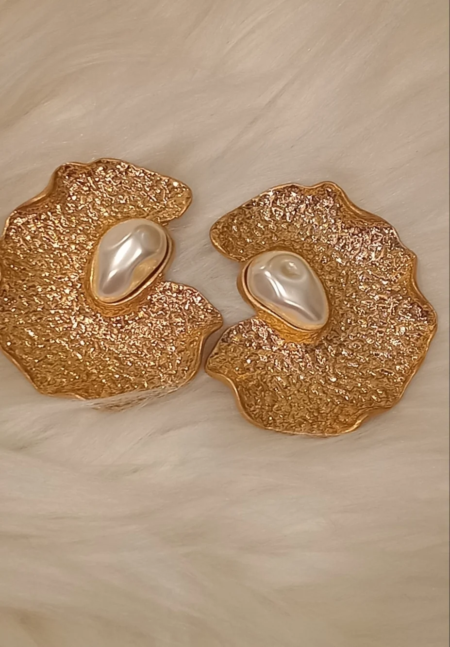 Oscar De La Renta Pearl Earrings - Picture 5 of 10